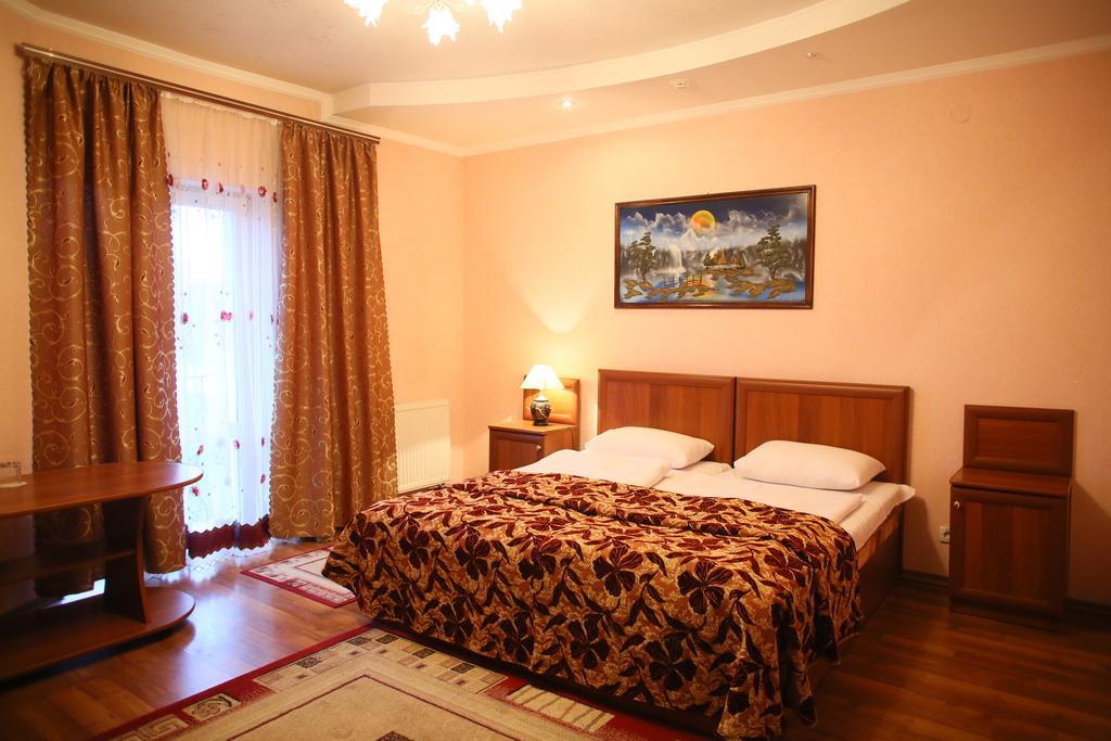 Kseniya Hotel Kamianets-Podilskyi Quarto foto